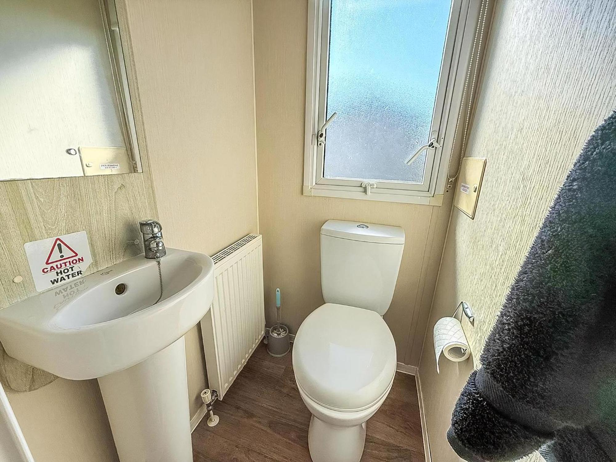8 Berth Caravan For Hire At St Osyth Beach Ref 28047R Clacton-on-Sea Luaran gambar