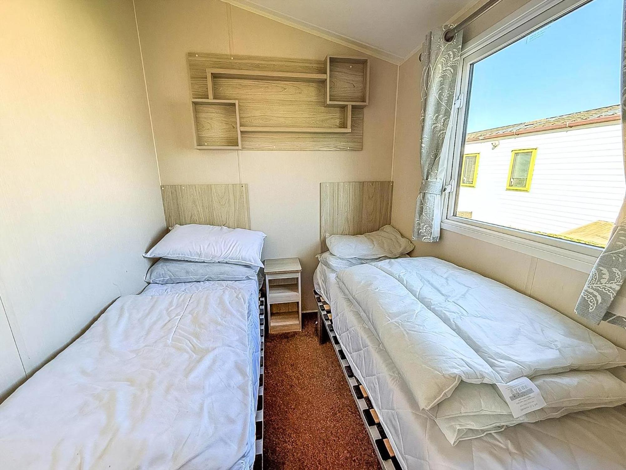 8 Berth Caravan For Hire At St Osyth Beach Ref 28047R Clacton-on-Sea Luaran gambar