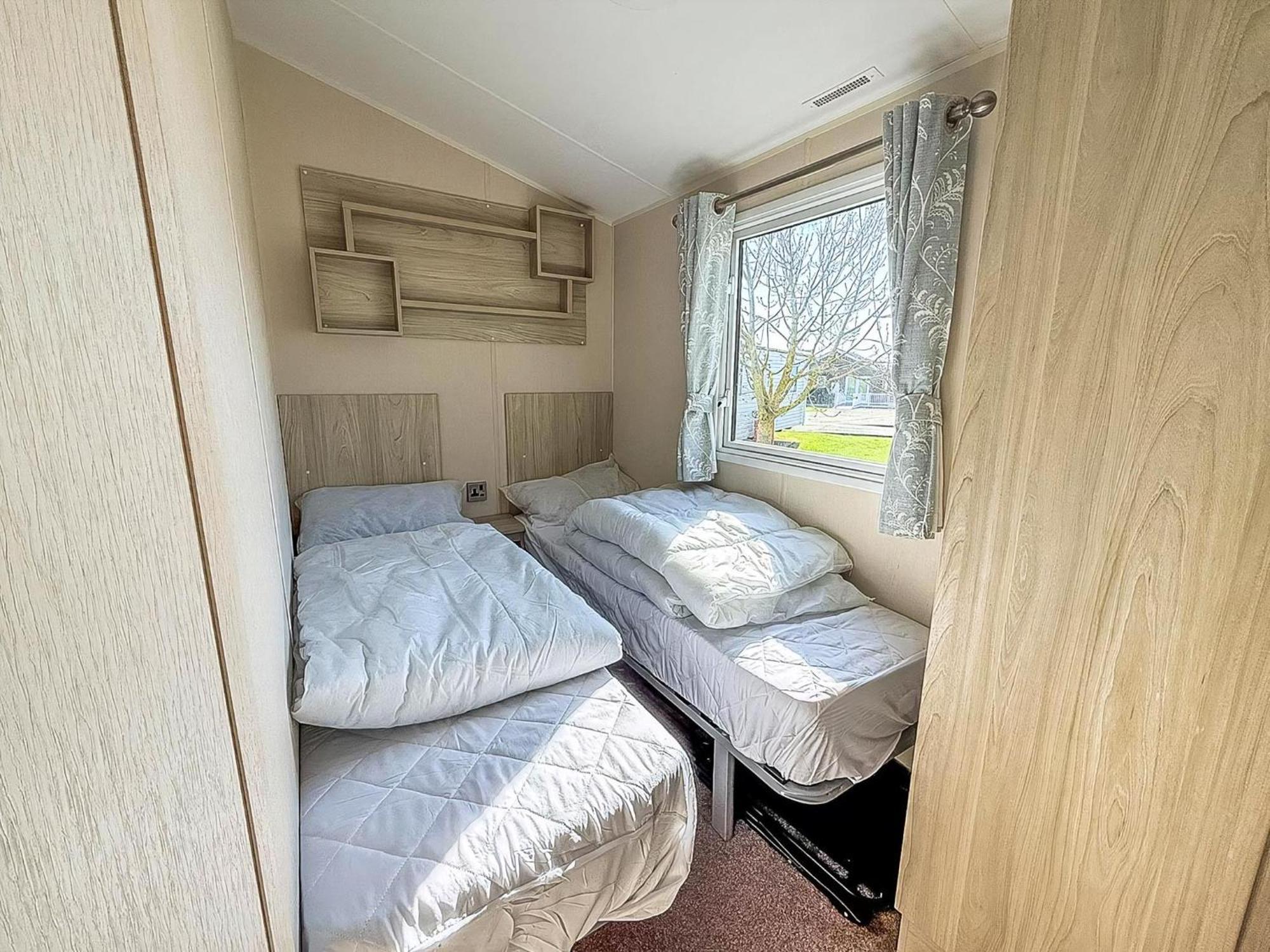 8 Berth Caravan For Hire At St Osyth Beach Ref 28047R Clacton-on-Sea Luaran gambar