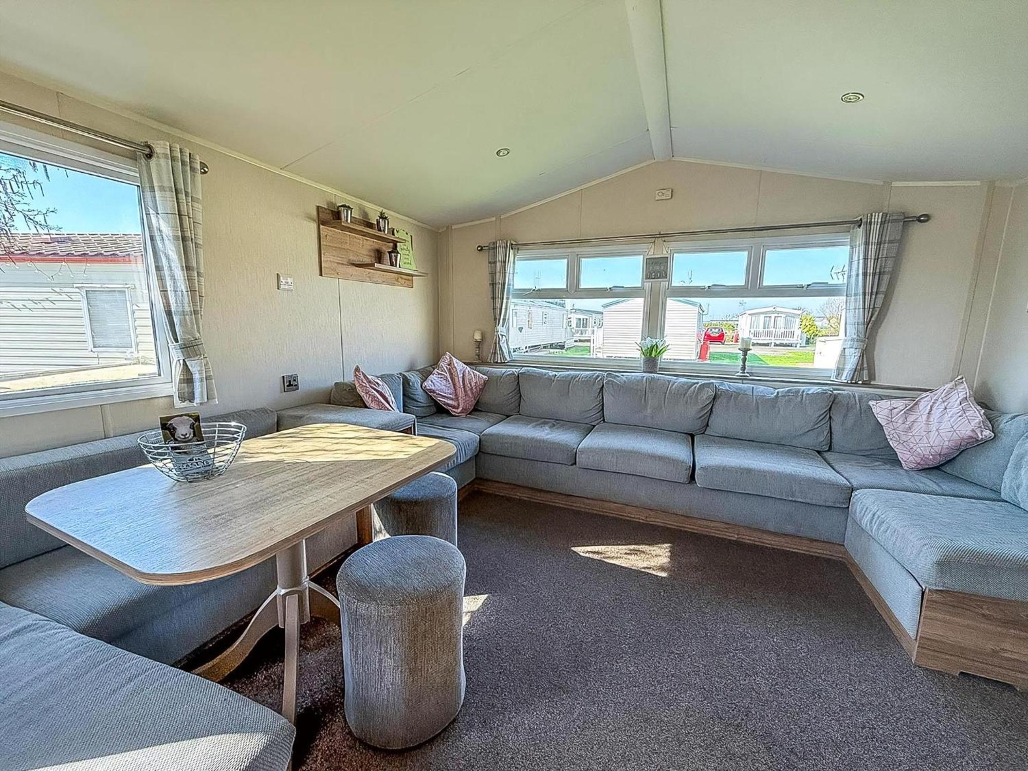 8 Berth Caravan For Hire At St Osyth Beach Ref 28047R Clacton-on-Sea Luaran gambar